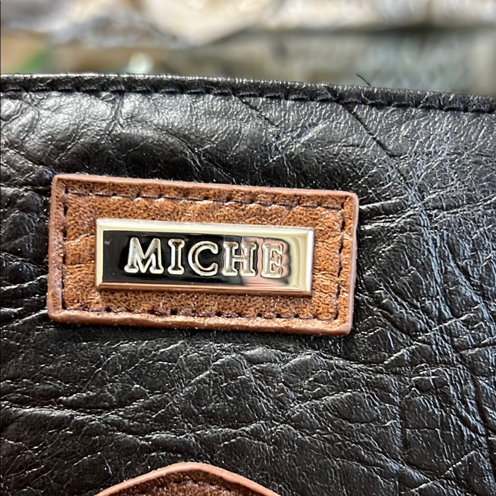 Elegant Women's Clutch Bag Collection - Picture 3 of 4
